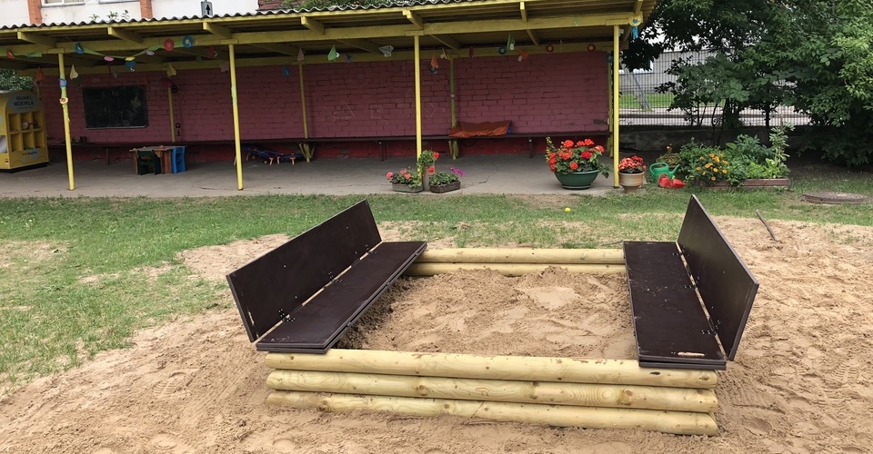 darzeliu-ir-zaidimu-aiksteliu-irengimas-ir-prieziura Saugių žaidimų aikštelių vaikams įrengimas iki darželio teritorijos priežiūra ištisus metus.